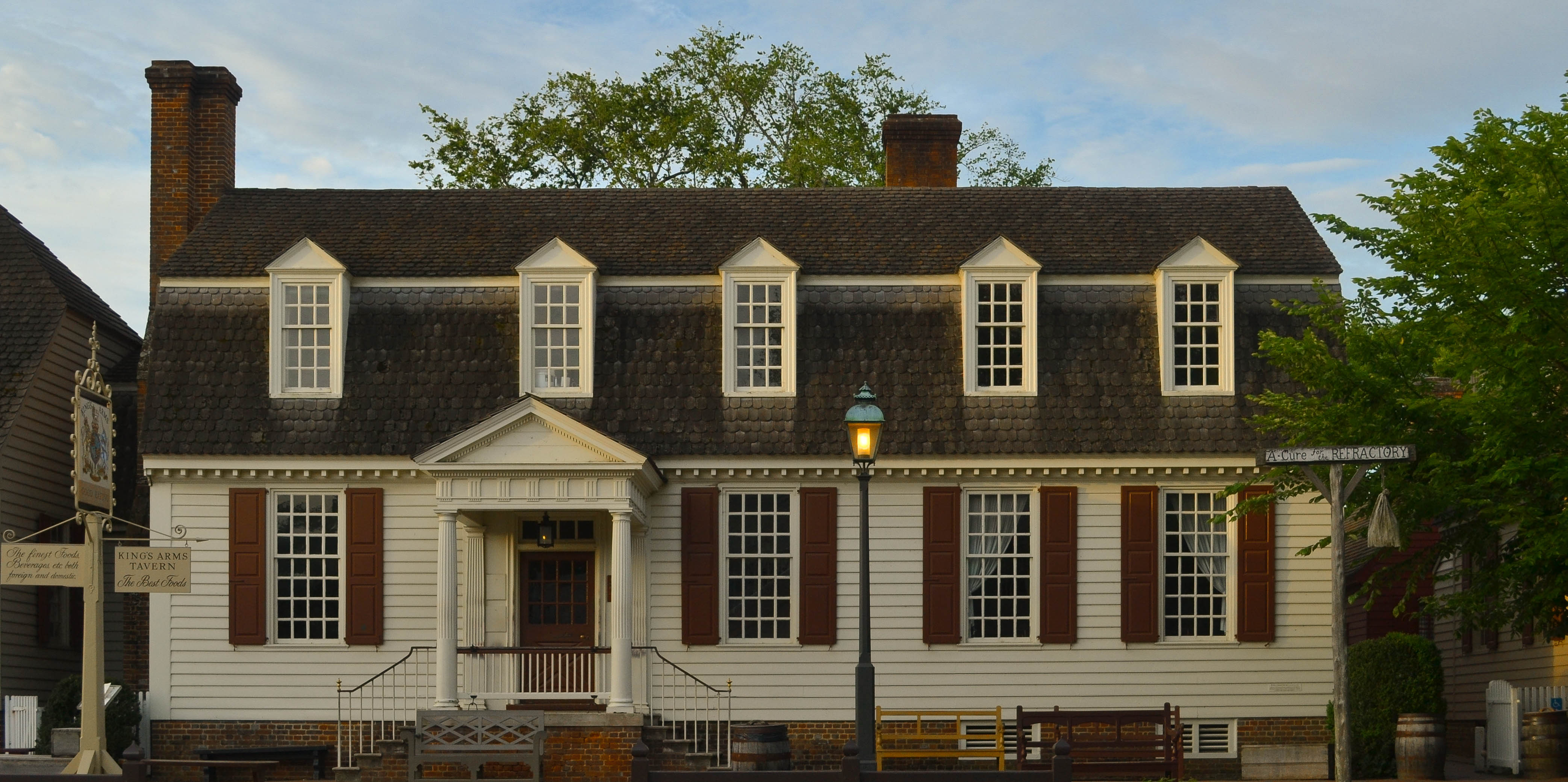 King's Arms Dining Room Images